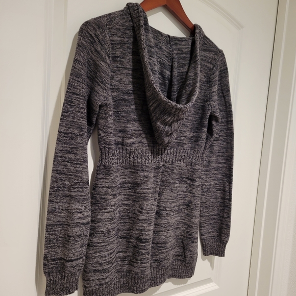 Roxy Hooded Gray Sweater. Medium # 599 - Picture 4 of 7
